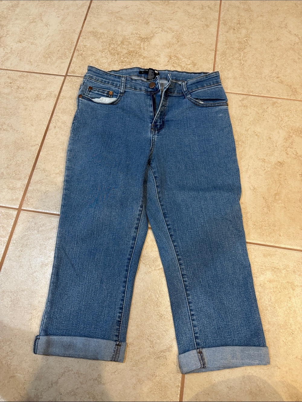 Classic Women's Mid-Blue Cropped Jeans